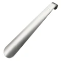Łyżka do butów metalowa 42 cm stalowa mocna długa do zakładania obuwia