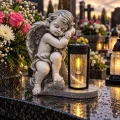 PODEST-O1-SZ-LAMPA     Anioł na grób z lampką led duża figura nagrobna śpiący aniołek 32 cm solar (7).png