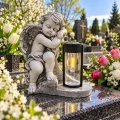PODEST-O1-SZ-LAMPA     Anioł na grób z lampką led duża figura nagrobna śpiący aniołek 32 cm solar (8).png