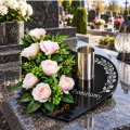 WIĄZANKA NA GRÓB Ze Zniczem LED KOMPOZYCJA KWIATOWA Podstawka Serce RÓŻE