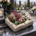 ANIOL-KSIAZKA-ANTRA       doniczka na grób kSIĄŻKA FIGURKA NAGROBKOWA ANIOŁ Z DONICZKĄ  (8).png