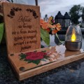 SOLARNY ZNICZ LED STATUETKA NA CMENTARZ GRÓB DUŻA DĄB RÓŻA