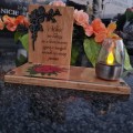 SOLARNY ZNICZ LED STATUETKA NA CMENTARZ GRÓB DUŻA DĄB RÓŻA