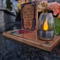 SOLARNY ZNICZ LED STATUETKA NA CMENTARZ GRÓB DUŻA DĄB RÓŻA