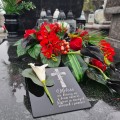 DEKORACJA na grób GRAWEROWANY ZNICZ podstawka na cmentarz KWIAT LILIA