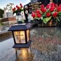 ZNICZ SOLARNY LED LAMPION NA GRÓB STATUETKA NA CMENTARZ Z KRZYŻEM
