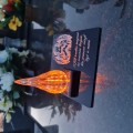 ZNICZ statuetka podstawka na cmentarz grób PŁOMIEŃ LED wieczny lampion