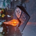 ZNICZ statuetka podstawka na cmentarz grób PŁOMIEŃ LED wieczny lampion