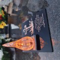 ZNICZ statuetka podstawka na cmentarz grób PŁOMIEŃ LED wieczny lampion
