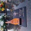 ZNICZ statuetka podstawka na cmentarz grób PŁOMIEŃ LED wieczny lampion