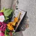 DEKORACJA na grób GRAWEROWANY ZNICZ podstawka na cmentarz RÓŻA DLA TATY