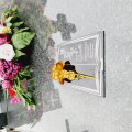 DEKORACJA na grób GRAWEROWANY ZNICZ podstawka na cmentarz RÓŻA DLA DZIADKA