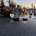 DEKORACJA na grób GRAWEROWANY ZNICZ podstawka na cmentarz RÓŻA DLA ŻONY