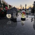 DEKORACJA na grób GRAWEROWANY ZNICZ podstawka na cmentarz RÓŻA DLA ŻONY