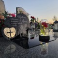DEKORACJA na grób GRAWEROWANY ZNICZ podstawka na cmentarz RÓŻA DLA MAMY