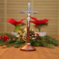 ELEGANCKI ZESTAW KOLĘDOWY Z IKONĄ Krzyż z Jezusem Jasny Brąz Świecznikx2