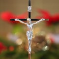 ELEGANCKI ZESTAW KOLĘDOWY Z IKONĄ Metalowy Krzyż z Jezusem Świeczniki