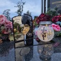 WIECZNY ZNICZ SOLARNY Statuetka dla ŻONY  na Grób Wszystkich Świętych LED