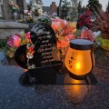 WIECZNY ZNICZ SOLARNY Statuetka lampion  na Grób Wszystkich Świętych LED