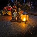 WIECZNY ZNICZ SOLARNY Statuetka dla RODZICÓW na Grób Wszystkich Świętych LED