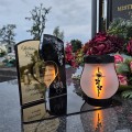 WIECZNY ZNICZ SOLARNY Statuetka dla ŻONY na Grób Wszystkich Świętych LED