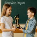 Statuetka na Dzień Chłopaka PREZENT DLA KOLEGI Z KLASY grawer z imieniem