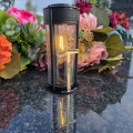 ZNICZ SOLARNY LED LAMPION NA GRÓB STATUETKA NA CMENTARZ Z KRZYŻEM