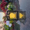 ZNICZ SOLARNY LED LAMPION NA GRÓB STATUETKA NA CMENTARZ Z KRZYŻEM