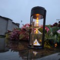 ZNICZ SOLARNY LED LAMPION NA GRÓB STATUETKA NA CMENTARZ Z KRZYŻEM