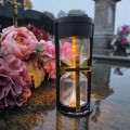 ZNICZ SOLARNY LED LAMPION NA GRÓB STATUETKA NA CMENTARZ Z KRZYŻEM