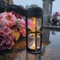 ZNICZ SOLARNY LED LAMPION NA GRÓB STATUETKA NA CMENTARZ Z KRZYŻEM