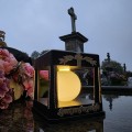 ZNICZ SOLARNY LED LAMPION NA GRÓB STATUETKA NA CMENTARZ Z KRZYŻEM