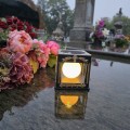 ZNICZ SOLARNY LED LAMPION NA GRÓB STATUETKA NA CMENTARZ Z KRZYŻEM