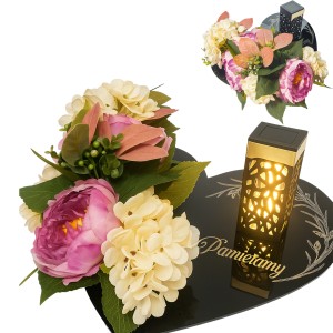 Wiązanka na grób ze zniczem solarnym KOMPOZYCJA KWIATOWA podstawka serce