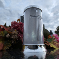 ZNICZ SOLARNY LED LAMPION NA GRÓB STATUETKA CMENTARZ KRZYŻ NOWOSCI SREBRNY