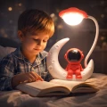 Lampka nocna Astronauta LED dla dzieci do pokoju na biurko USB