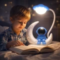 Lampka nocna Astronauta LED dla dzieci do pokoju na biurko USB