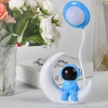 Lampka nocna Astronauta LED dla dzieci do pokoju na biurko USB
